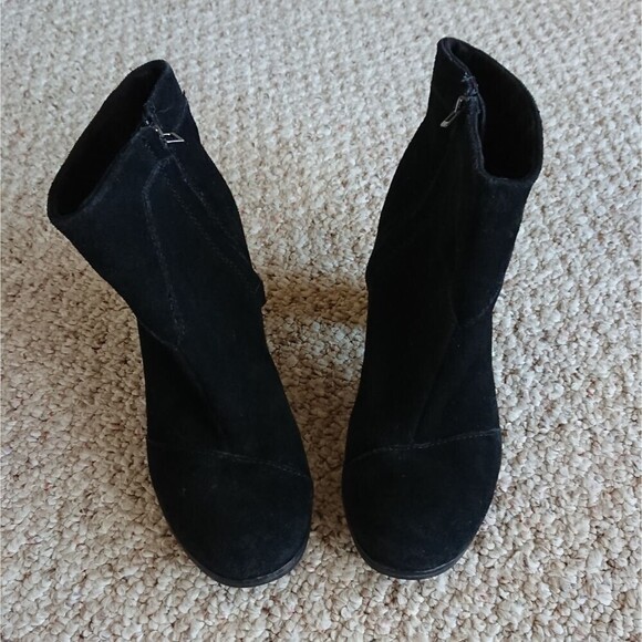Toms black suede booties size 7 - Picture 3 of 12